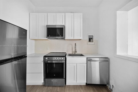 Снять в аренду квартиру в Майами-Бич, Флорида 1 спальня, 60.39м2, № 1955351 - фото 2