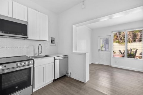 Снять в аренду квартиру в Майами-Бич, Флорида 1 спальня, 60.39м2, № 1955351 - фото 4