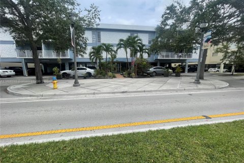 Copropriété à louer à North Miami Beach, Floride: 2 chambres, 69.68 m2 № 1893553 - photo 2