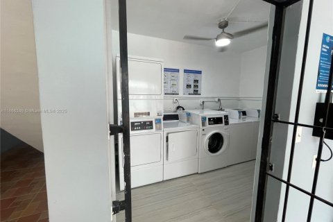 Copropriété à louer à North Miami Beach, Floride: 2 chambres, 69.68 m2 № 1893553 - photo 7