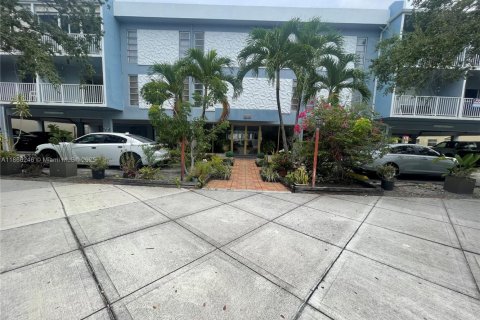 Copropriété à louer à North Miami Beach, Floride: 2 chambres, 69.68 m2 № 1893553 - photo 1
