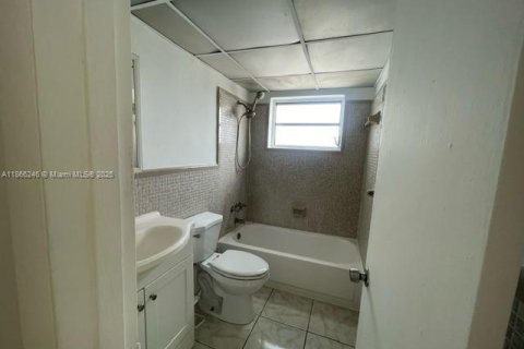 Copropriété à louer à North Miami Beach, Floride: 2 chambres, 69.68 m2 № 1893553 - photo 22
