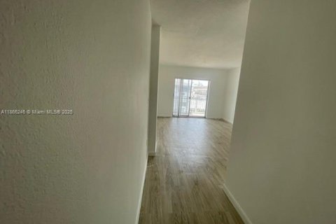 Copropriété à louer à North Miami Beach, Floride: 2 chambres, 69.68 m2 № 1893553 - photo 12