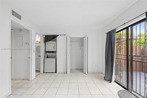 Condo in Hialeah, Florida, 1 bedroom  № 1880192 - photo 12