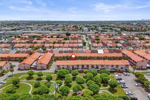 Condo in Hialeah, Florida, 1 bedroom  № 1880192 - photo 24