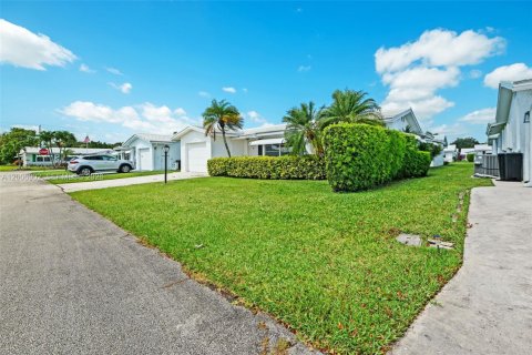 Villa ou maison à vendre à Boynton Beach, Floride: 2 chambres, 132.66 m2 № 2070663 - photo 3