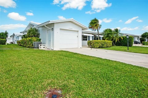 Villa ou maison à vendre à Boynton Beach, Floride: 2 chambres, 132.66 m2 № 2070663 - photo 2