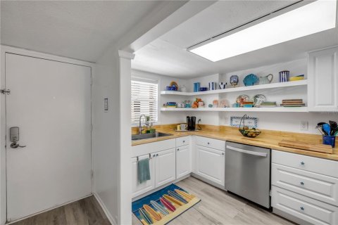 Купить кондоминиум в Нью-Смирна-Бич, Флорида 6 комнат, 98.48м2, № 2095263 - фото 6