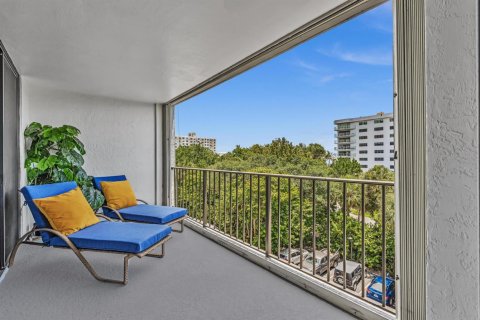Condo in Highland Beach, Florida, 2 bedrooms  № 2251503 - photo 16