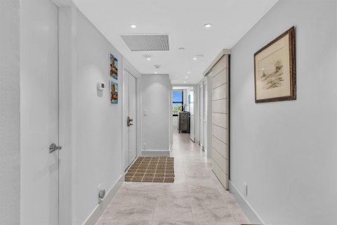 Condo in Highland Beach, Florida, 2 bedrooms  № 2251503 - photo 26