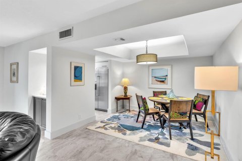 Condo in Highland Beach, Florida, 2 bedrooms  № 2251503 - photo 9