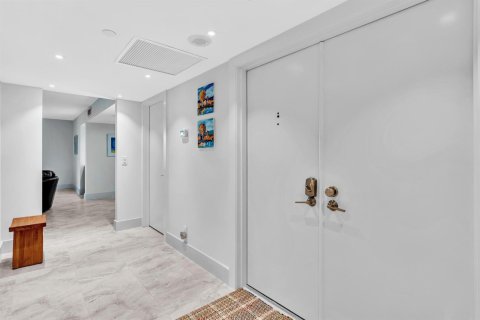 Condo in Highland Beach, Florida, 2 bedrooms  № 2251503 - photo 8