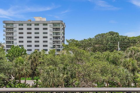 Condo in Highland Beach, Florida, 2 bedrooms  № 2251503 - photo 27