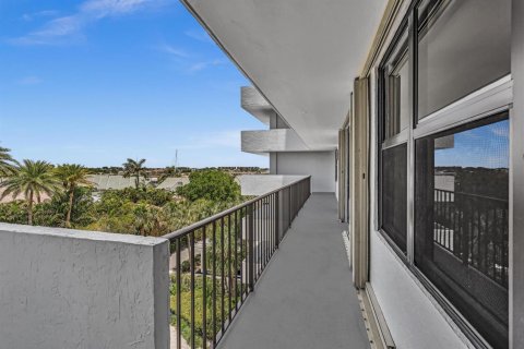 Condo in Highland Beach, Florida, 2 bedrooms  № 2251503 - photo 30
