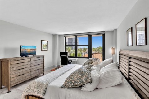 Condo in Highland Beach, Florida, 2 bedrooms  № 2251503 - photo 29