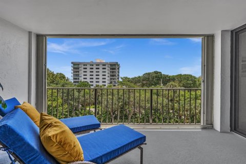 Condo in Highland Beach, Florida, 2 bedrooms  № 2251503 - photo 14