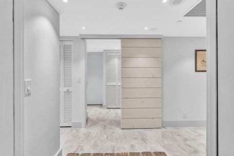 Condo in Highland Beach, Florida, 2 bedrooms  № 2251503 - photo 7
