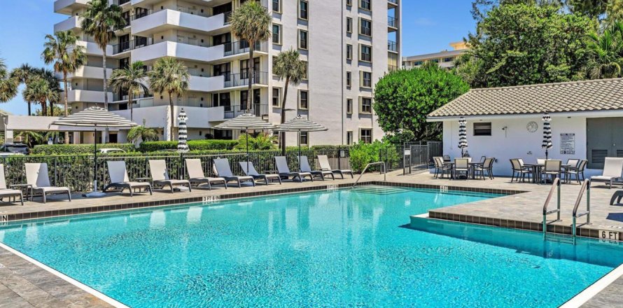 Condo in Highland Beach, Florida, 2 bedrooms  № 2251503
