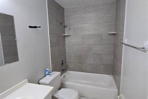 Снять в аренду квартиру в Уинтер-Хейвен, Флорида 5 комнат, 72м2, № 2208416 - фото 14