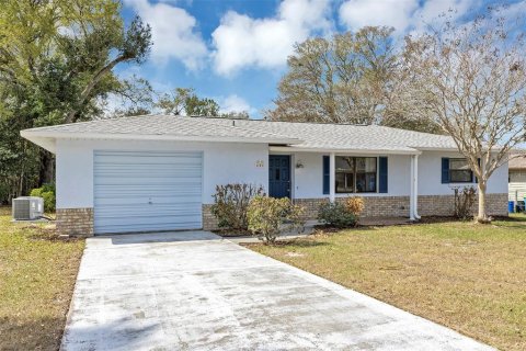 House in Lady Lake, Florida 2 bedrooms, 100.33 sq.m. № 2195333