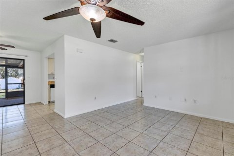 Купить виллу или дом в Леди-Лейк, Флорида 5 комнат, 100.33м2, № 2195333 - фото 13