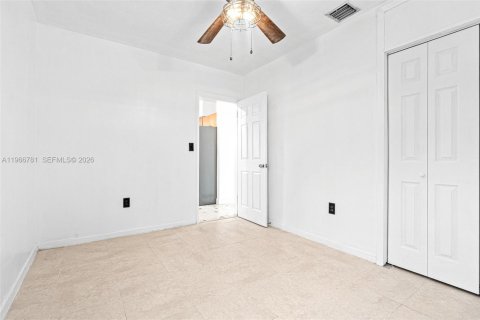 House in Miami Gardens, Florida 4 bedrooms, 111.48 sq.m. № 2081341 - photo 26