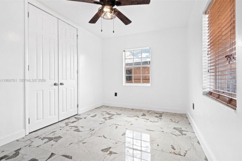 House in Miami Gardens, Florida 4 bedrooms, 111.48 sq.m. № 2081341 - photo 5