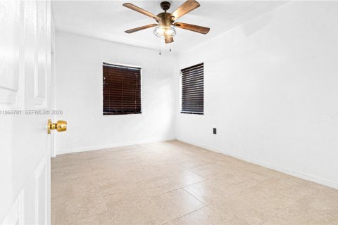 House in Miami Gardens, Florida 4 bedrooms, 111.48 sq.m. № 2081341 - photo 25