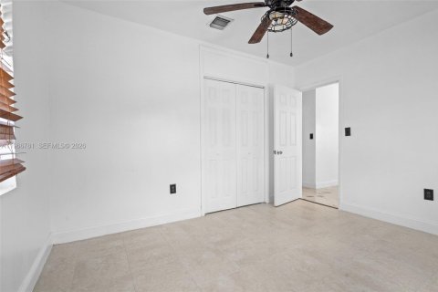 House in Miami Gardens, Florida 4 bedrooms, 111.48 sq.m. № 2081341 - photo 20