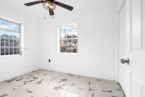 House in Miami Gardens, Florida 4 bedrooms, 111.48 sq.m. № 2081341 - photo 7