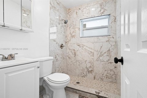 House in Miami Gardens, Florida 4 bedrooms, 111.48 sq.m. № 2081341 - photo 10