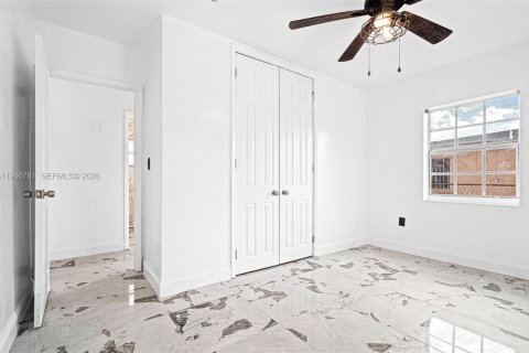 House in Miami Gardens, Florida 4 bedrooms, 111.48 sq.m. № 2081341 - photo 4