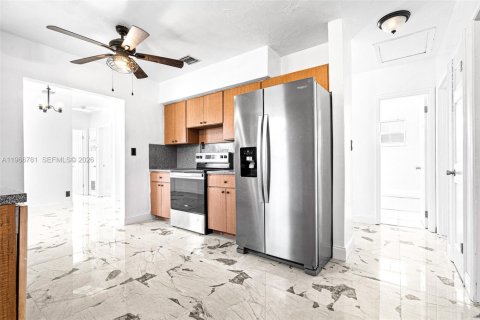 House in Miami Gardens, Florida 4 bedrooms, 111.48 sq.m. № 2081341 - photo 24
