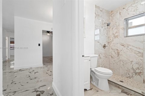 House in Miami Gardens, Florida 4 bedrooms, 111.48 sq.m. № 2081341 - photo 11