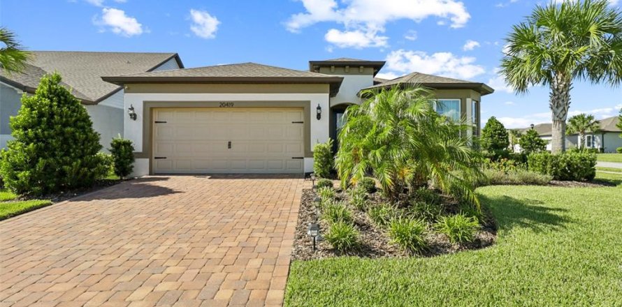 House in Land O' Lakes, Florida 2 bedrooms, 178 sq.m. № 1870218