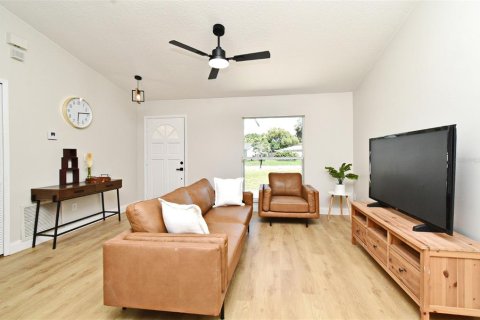 House in Sanford, Florida 3 bedrooms, 124.4 sq.m. № 1838993 - photo 3