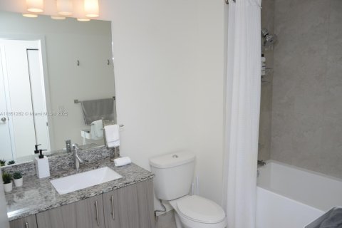 Condo in Doral, Florida, 2 bedrooms  № 1855332 - photo 30