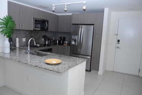 Condo in Doral, Florida, 2 bedrooms  № 1855332 - photo 8