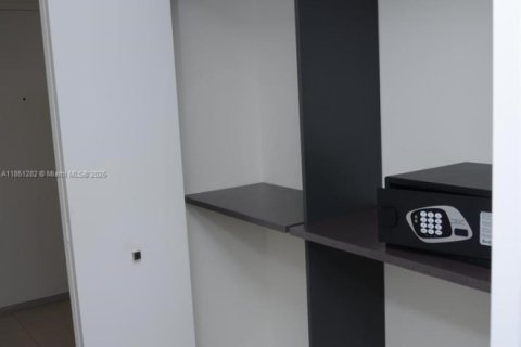 Condo in Doral, Florida, 2 bedrooms  № 1855332 - photo 25
