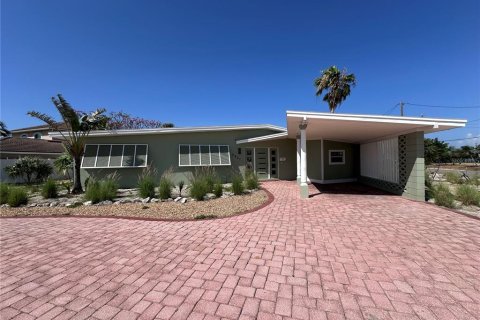 House in Saint Pete Beach, Florida 3 bedrooms, 151.06 sq.m. № 1757898 - photo 2