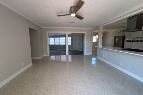House in Saint Pete Beach, Florida 3 bedrooms, 151.06 sq.m. № 1757898 - photo 4