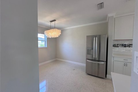 House in Saint Pete Beach, Florida 3 bedrooms, 151.06 sq.m. № 1757898 - photo 19