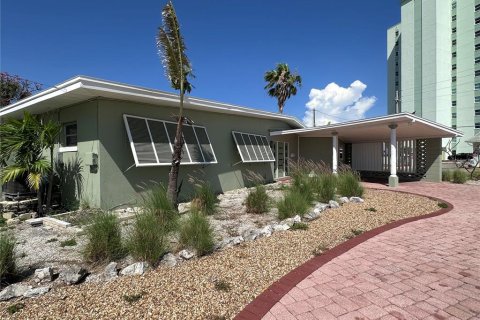 House in Saint Pete Beach, Florida 3 bedrooms, 151.06 sq.m. № 1757898 - photo 3