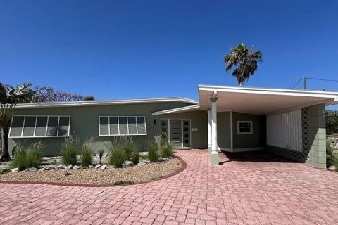 House in Saint Pete Beach, Florida 3 bedrooms, 151.06 sq.m. № 1757898 - photo 1
