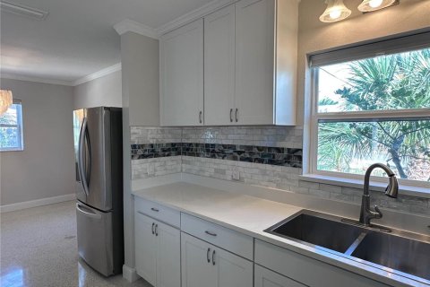 House in Saint Pete Beach, Florida 3 bedrooms, 151.06 sq.m. № 1757898 - photo 15