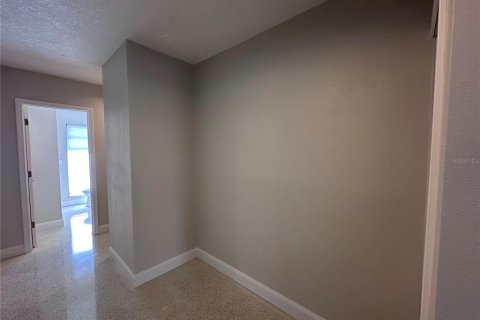 House in Saint Pete Beach, Florida 3 bedrooms, 151.06 sq.m. № 1757898 - photo 25