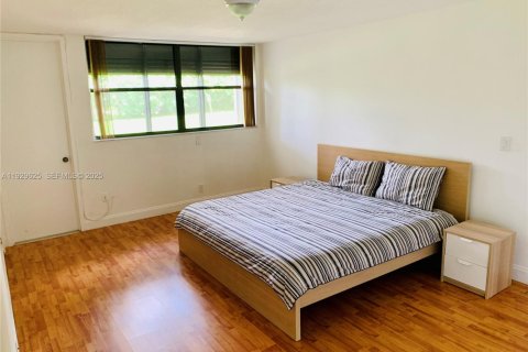 Снять в аренду квартиру в Уэстон, Флорида 2 спальни, 114.73м2, № 1988487 - фото 14