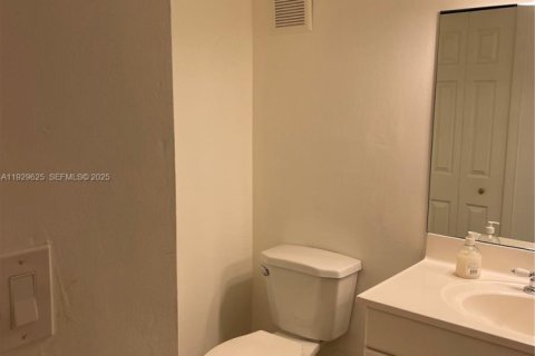 Снять в аренду квартиру в Уэстон, Флорида 2 спальни, 114.73м2, № 1988487 - фото 7