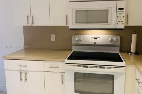 Снять в аренду квартиру в Уэстон, Флорида 2 спальни, 114.73м2, № 1988487 - фото 19