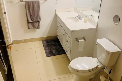 Снять в аренду квартиру в Уэстон, Флорида 2 спальни, 114.73м2, № 1988487 - фото 10